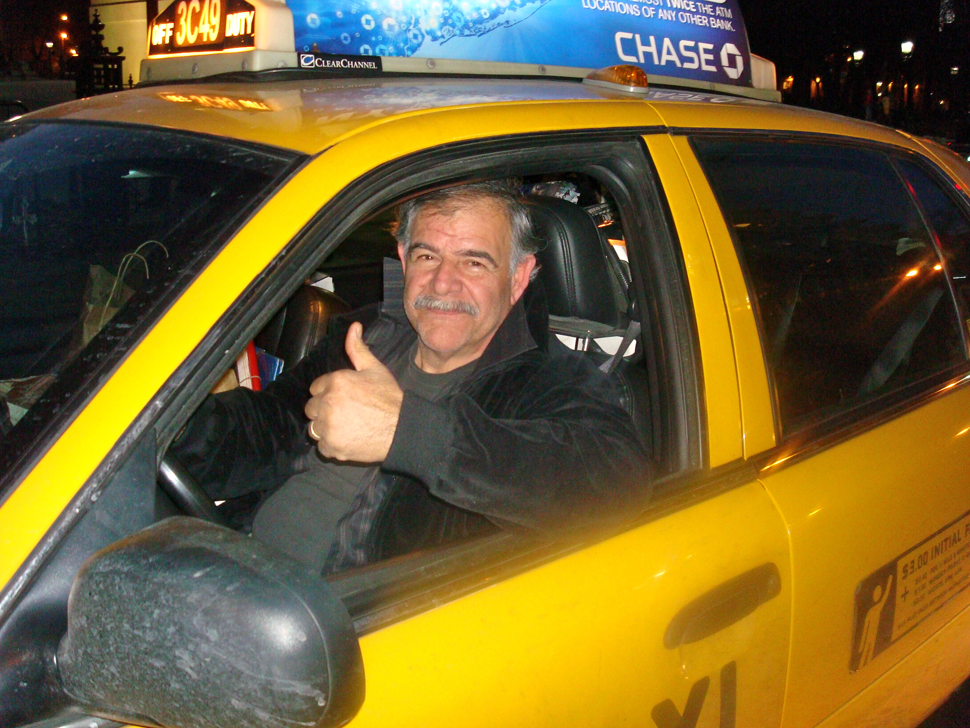 Водитель такси россия. Фотография таксиста. Водитель такси. Таксист за рулем. Русский таксист.